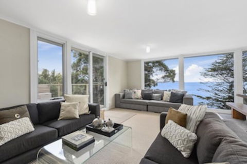 Hidden Bay - 5 BR Luxury Waterfront - Accommodation Great Ocean Road 0