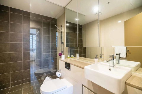 Fabulous City 2 BDR Apt In New Building - Accommodation Great Ocean Road 4