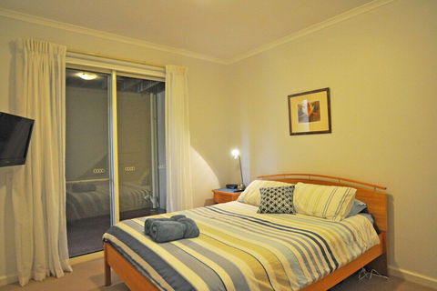THE Sails 8 Linen Included Central Location - Accommodation Great Ocean Road 3