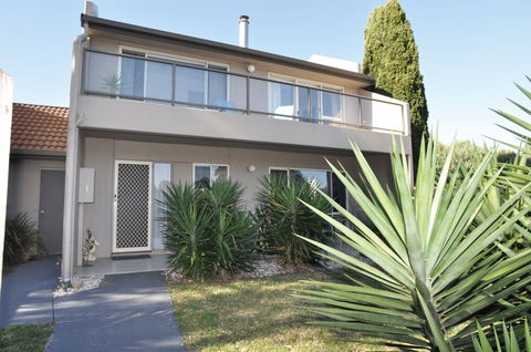 THE Esplanade 4 Free Wifi & Foxtel - Accommodation Great Ocean Road 0