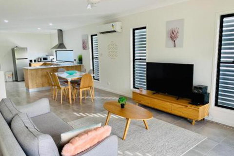 WHITSUNDAY Brand New Townhouse Close To Boardwalk - Accommodation Great Ocean Road 0