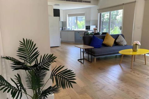Delicate Bundoora Townhouse 10 - Accommodation Great Ocean Road 4