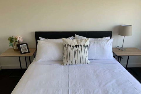 Delicate Bundoora Townhouse 10 - Accommodation Great Ocean Road 6