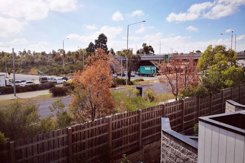 Delicate Bundoora Townhouse 10 - Accommodation Great Ocean Road 7