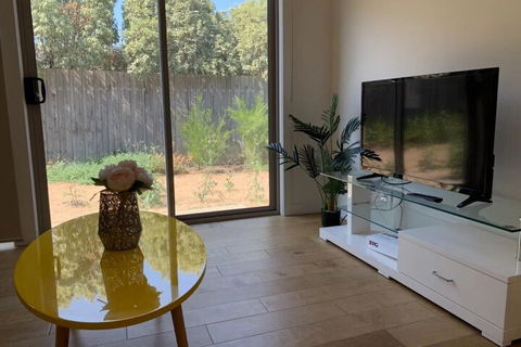 Delicate Bundoora Townhouse 10 - Accommodation Great Ocean Road 5