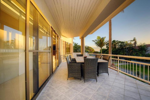 BEACHSIDE MANOR Walk To The Beach - Accommodation Great Ocean Road 2