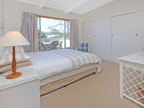 REST ASHORE At MOLLYMOOK - Accommodation Great Ocean Road 5