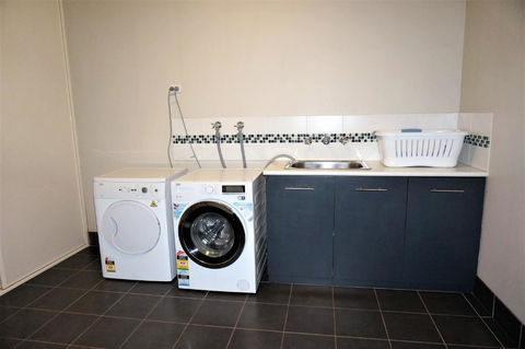 2 Trout Place 4 Bedroom Holiday Home For The Nautical Adventurers - Accommodation Great Ocean Road 6