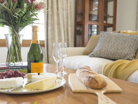 Ballogie Lodge A Quality Timeless Retreat - Accommodation Great Ocean Road 3