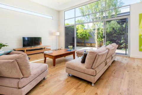 PALM COURT RETREAT MORNINGTON - Accommodation Great Ocean Road 0