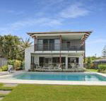 WATERFRONT HOME BORDERING MOOLOOLABA - Accommodation Great Ocean Road