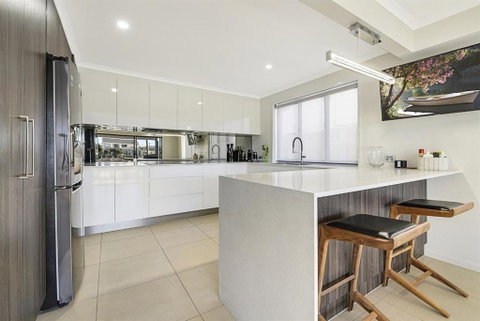 CANAL HOME NEAR MOOLOOLABA Kooringal - Accommodation Great Ocean Road 1