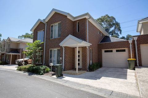 Peaceful Designer 2br@leafy Mill Park - Accommodation Great Ocean Road 0