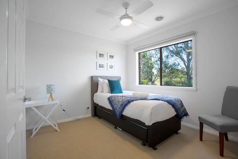 Peaceful Designer 2br@leafy Mill Park - Accommodation Great Ocean Road 1