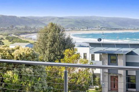 SEA SPECTACULAR Seconds From The Beach! - Accommodation Great Ocean Road 5