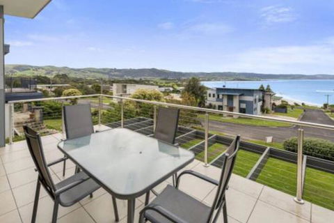 SEA SPECTACULAR Seconds From The Beach! - Accommodation Great Ocean Road 7