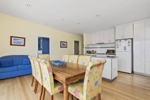 SEA SPECTACULAR Seconds From The Beach! - Accommodation Great Ocean Road 2