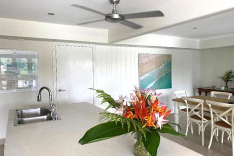 Absolute Lakefront Port Douglas - Accommodation Great Ocean Road 4