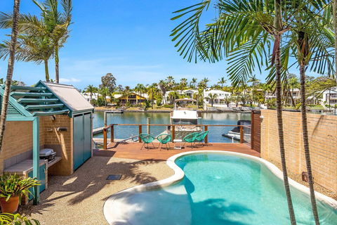 Sunshine Villa At Sanctuary Cove - Accommodation Great Ocean Road 1