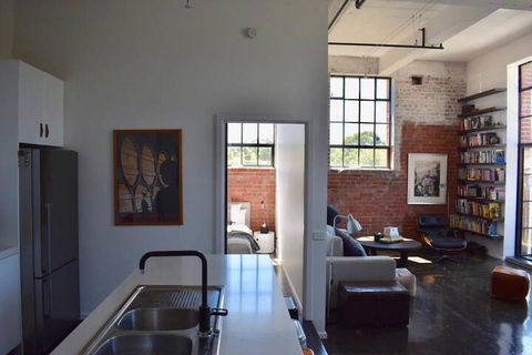 Stylish Warehouse Conversion In Heart Of Fitzroy - Accommodation Great Ocean Road 6