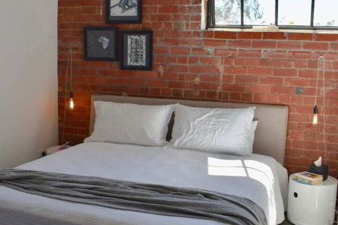 Stylish Warehouse Conversion In Heart Of Fitzroy - Accommodation Great Ocean Road 4