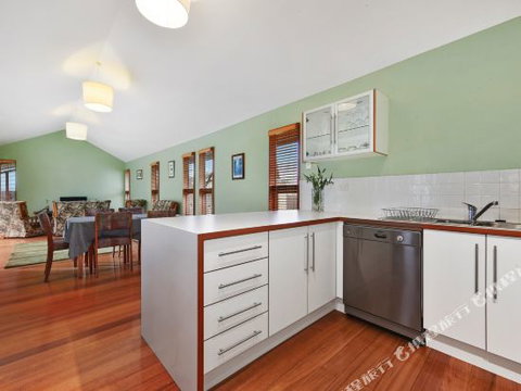 Family Friendly Weatherboard Cottage - Accommodation Great Ocean Road 0