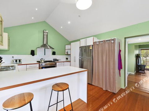 Family Friendly Weatherboard Cottage - Accommodation Great Ocean Road 4