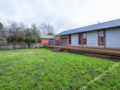 Family Friendly Weatherboard Cottage - Accommodation Great Ocean Road 1