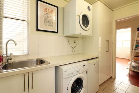 Colour Pop - Rejuvenate Stays - Accommodation Great Ocean Road 7