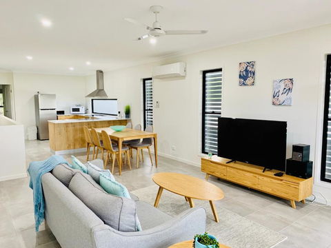 DAYDREAMING Airlie Beach Water Views & Only 200m To Boardwalk. - Accommodation Great Ocean Road 1