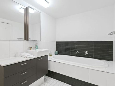 LORNE CHALET APARTMENT 36 Central Location - Accommodation Great Ocean Road 2
