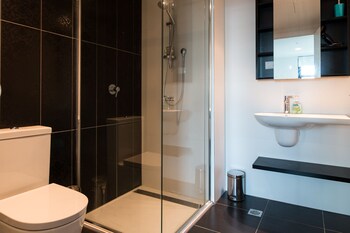 OWEN Little Collins St. Beauty + Views + Parks + MCG - Accommodation Great Ocean Road 3