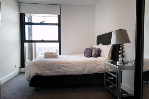 OWEN Little Collins St. Beauty + Views + Parks + MCG - Accommodation Great Ocean Road 0