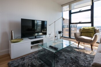 OWEN Little Collins St. Beauty + Views + Parks + MCG - Accommodation Great Ocean Road 2