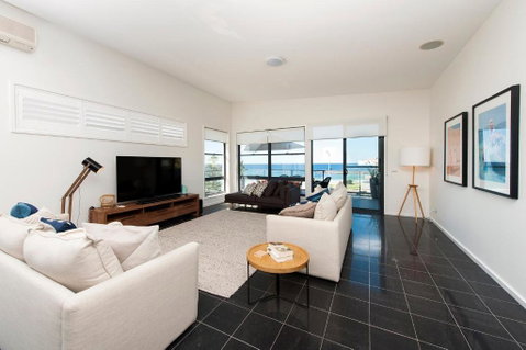 Mollymook Beachfront Penthouse 9 - Accommodation Great Ocean Road 2