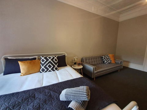 The Royal Hotel - Accommodation Great Ocean Road 4