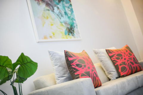 A Comfy & Central 2BR Apt Near Flinders Station - Accommodation Great Ocean Road 1