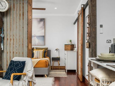 Black Beauty Studio - Accommodation Great Ocean Road 0