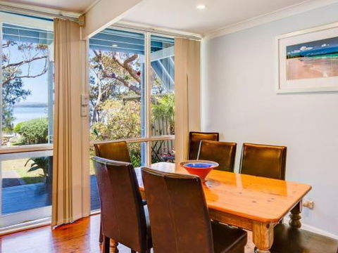SORRENTO LAKESIDE Sanctuary Point 4pm Check Out Sundays - Accommodation Great Ocean Road 3