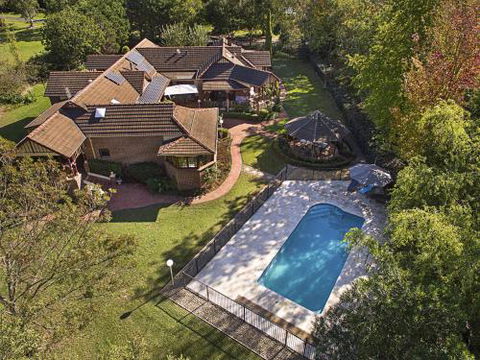THE ELMS Berry Berry & Surrounds 4pm Check Out Sundays - Accommodation Great Ocean Road 2