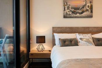 Panoramic Melbourne Views From Stylish Apartment - Accommodation Great Ocean Road 2