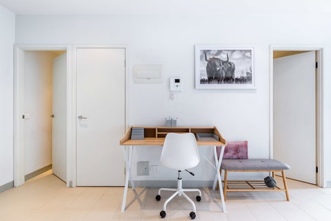 Ella, 1BDR Melbourne Apartment - Accommodation Great Ocean Road 5