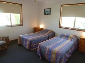 Sails Beach House Apartments Pottsville Beach - Accommodation Great Ocean Road 2