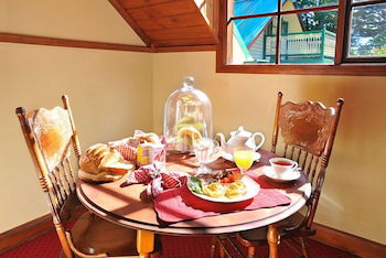 Mary Card's Coach House - Accommodation Great Ocean Road 4