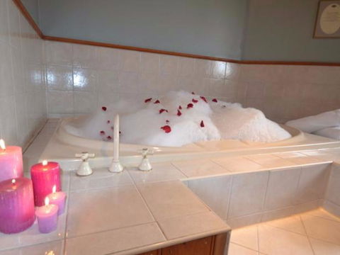 Bordello Hotel Bar & Spa - Accommodation Great Ocean Road 2
