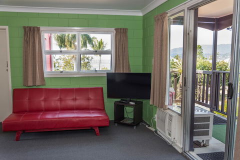 Colonial Court Beachfront Motel And Holiday Stay - Accommodation Great Ocean Road 2