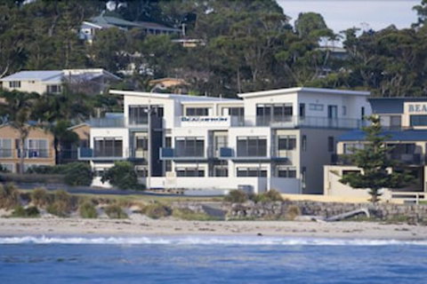 Mollymook Beachfront Executive Apartment - Accommodation Great Ocean Road 5