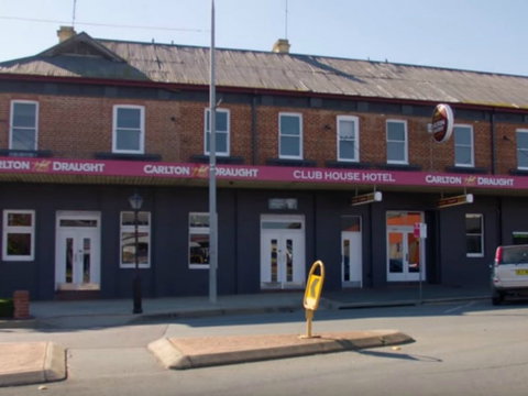 The Clubhouse Hotel - Accommodation Great Ocean Road 2