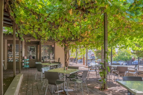 Breakout Brasserie Cafe - Accommodation Great Ocean Road 0