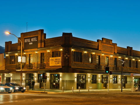 Royal Hotel Queanbeyan - Accommodation Great Ocean Road 0